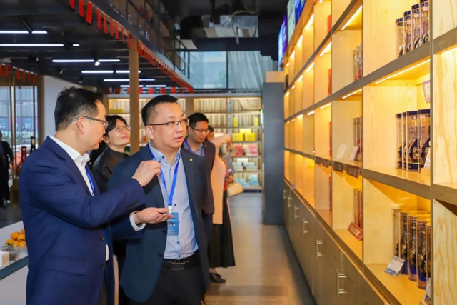 川渝十地消委开展“泸酒飘香在璧山”消费体察(图2) 市2.jpg