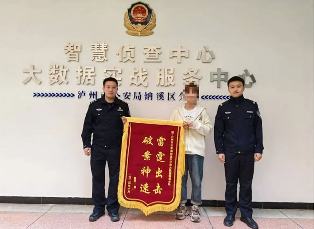 警察默许,用衣服遮住……(图5) 5.jpg