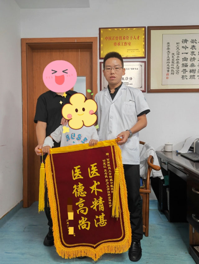 【围观】时隔一年,泸州又一“爬树哥”遭了(图6) 7.jpg