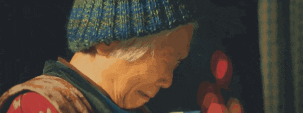 老婆婆的钱也摸，谁能忍？！