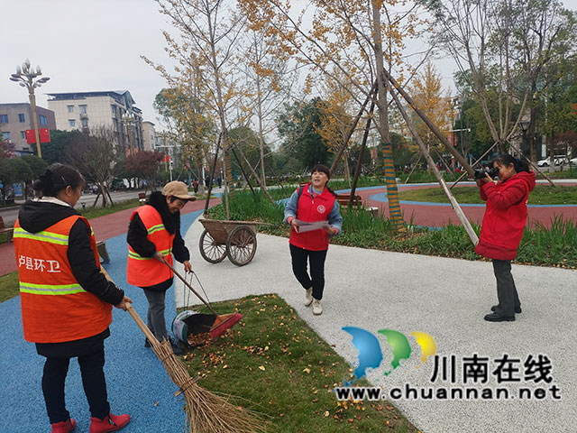 拍摄环卫工人1（郑盛蓉摄）.jpg
