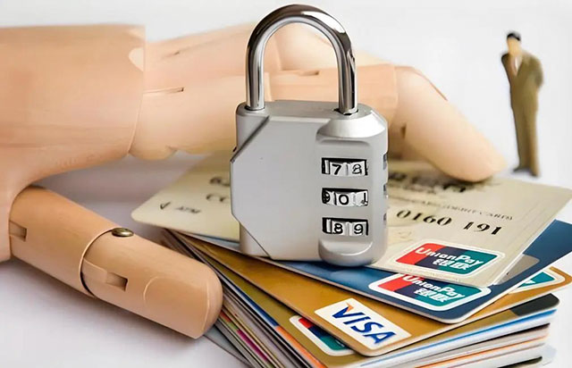 泸州王女士“表慌”，249999元还在……