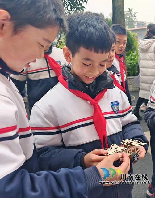 “双减”落地,作业生花|泸县实验学校举办“1+1”优秀作业展活动(图5) IMG_20241219_123842_edit_60677453521853.jpg