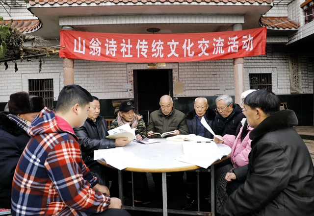 纳溪：有一群农民拿起锄头能种田，放下锄头能写诗
