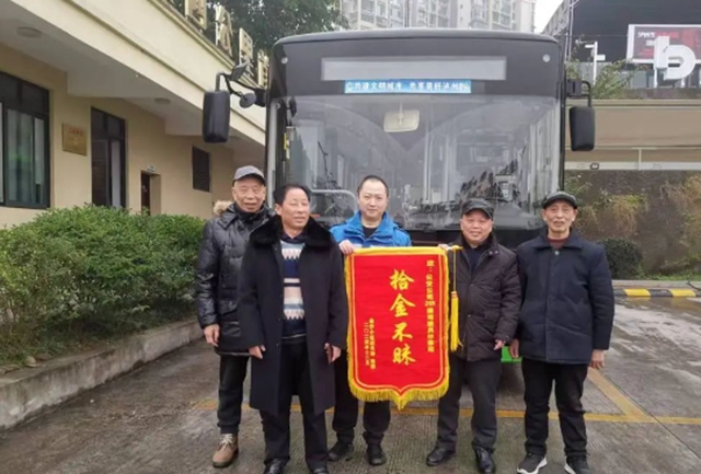泸州公交正能量 文明酒城新风尚|11-12月感动回顾(图3) 3.jpg