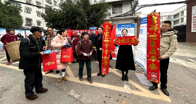 泸州福欣医院捐赠4万元帮助潮河镇困难群众购买医疗保险(图3) 3.jpg