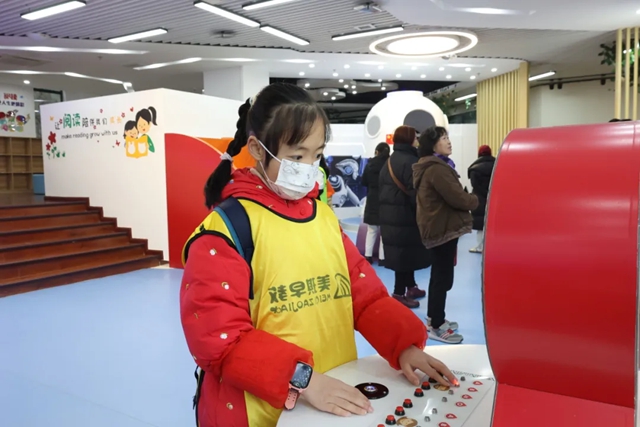 双重福利!泸州市妇女儿童科普实践基地揭牌暨2025寒假儿童关爱服务活动启动(图4) 4.jpg