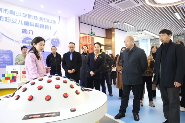 双重福利!泸州市妇女儿童科普实践基地揭牌暨2025寒假儿童关爱服务活动启动(图3) 3.jpg