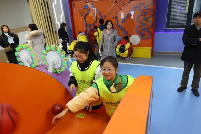 双重福利!泸州市妇女儿童科普实践基地揭牌暨2025寒假儿童关爱服务活动启动(图6) 6.jpg