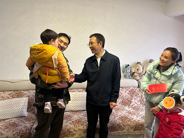 李堂兵看望慰问泸州“三新”领域妇女代表、困难妇女