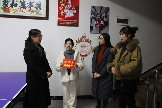 泸县人大常委会副主任罗晓玲带队到天兴镇开展春节慰问暨节前安全检查(图2) 2.jpg