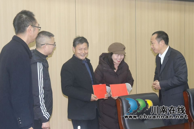 泸县百和镇:关心关爱困难群众,着力解决急难愁盼问题(图1) 7002e63899e036361f12e8461751956.jpg