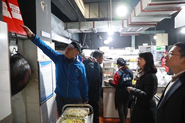 合江县中医医院:把牢“安全关”,迎接“平安年”!(图3) 查3.jpg