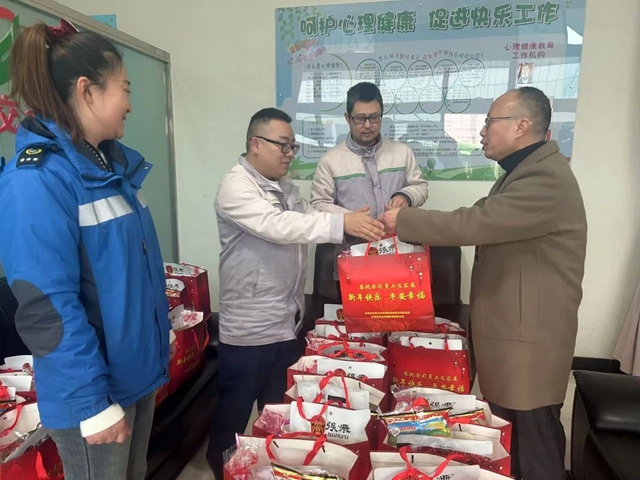 【坚守岗位 用心服务】这是泸州公交人的幸福年(图9) 9.jpg