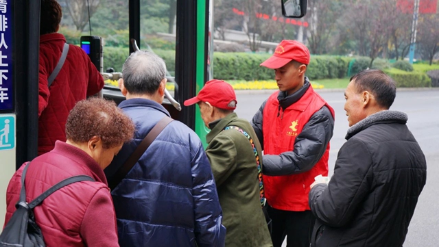 【坚守岗位 用心服务】这是泸州公交人的幸福年(图3) 3.jpg