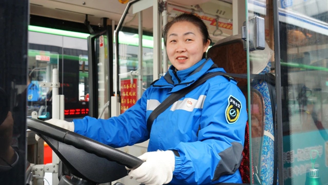 【坚守岗位 用心服务】这是泸州公交人的幸福年(图2) 2.jpg