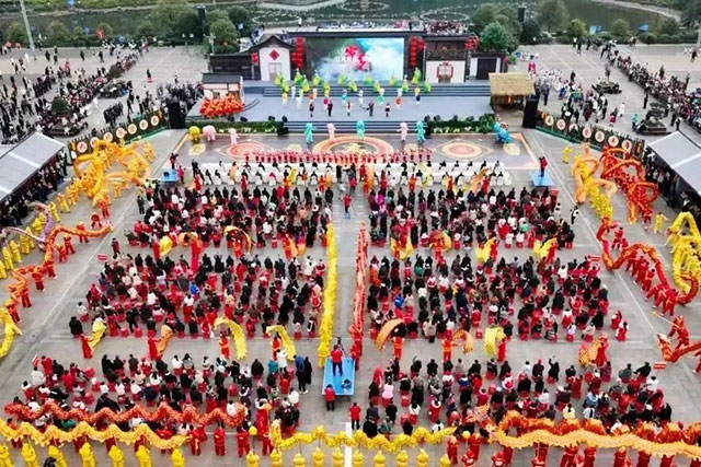 2月3日央视播出︱“红色村晚”在泸州，闹热过个开心年