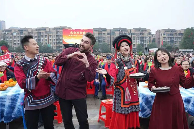 2月3日央视播出︱“红色村晚”在泸州,闹热过个开心年(图9) 9.jpg