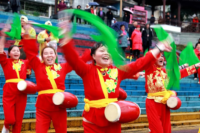 幸福纳溪年 | 敲锣打鼓耍牛灯 春到幸福到(图3) 3.jpg