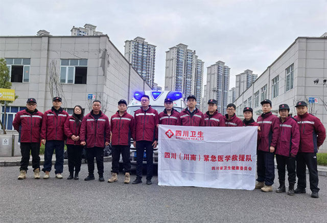 泸州医疗力量紧急驰援宜宾筠连山体滑坡伤员救治(图2) 2.jpg