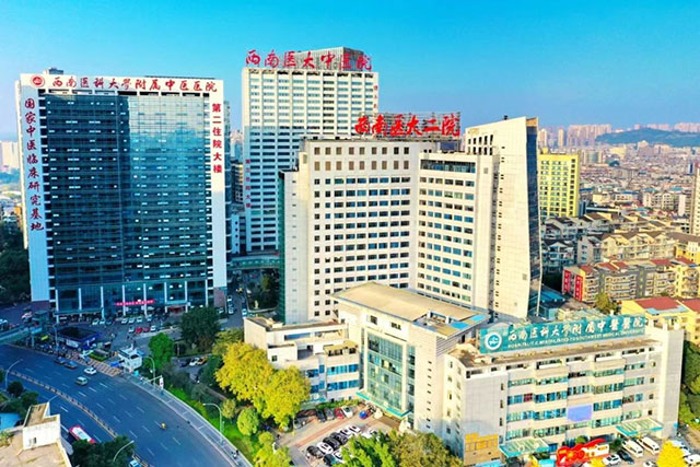 【医患故事】女子胃里取出2个“大石头”！