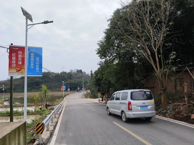 泸州这条美丽乡村路正式通车(图4) 车4.jpg