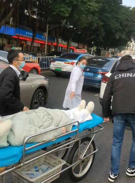 【点赞】15 岁高中生公交车上晕厥，医院“加速度”紧急出诊