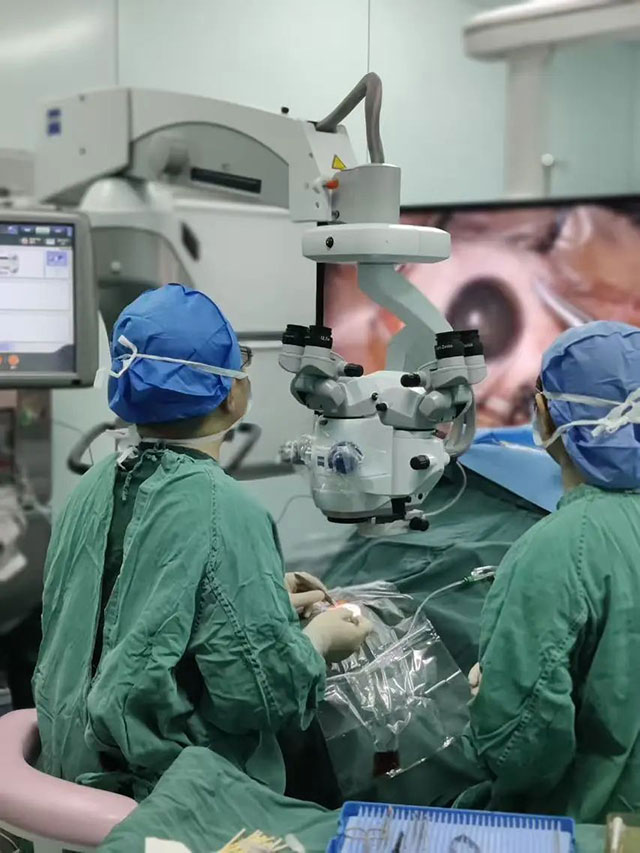 【围观】木签扎入眼中,泸州男子求医生挖掉眼睛(图3) 3.jpg