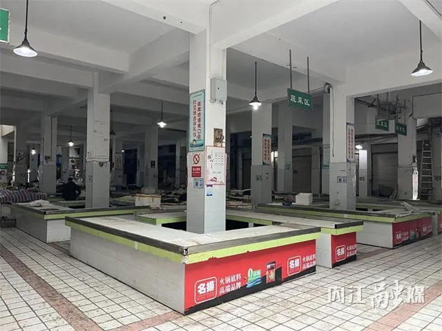 内江城管喊话：来摆摊啦！