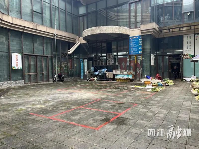 内江城管喊话:来摆摊啦!(图2) 摊2.jpg