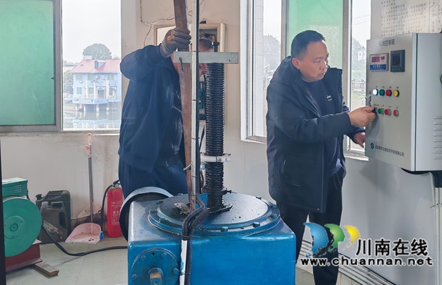 启动水闸放水电源控制开关（夏廷贵摄）.jpg