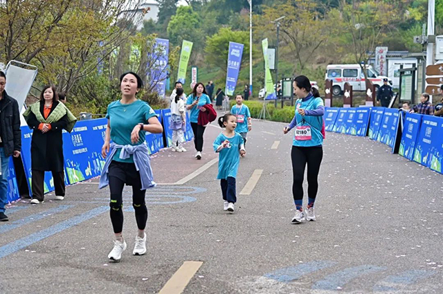 龙马潭区松滩湖畔,这场欢乐跑“嗨”翻了!!(图39) 38.jpg