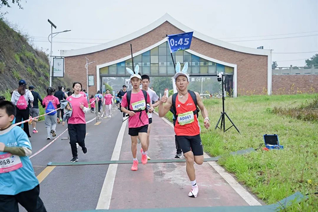 龙马潭区松滩湖畔,这场欢乐跑“嗨”翻了!!(图15) 13.jpg