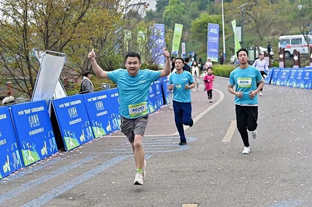 龙马潭区松滩湖畔,这场欢乐跑“嗨”翻了!!(图20) 19.jpg