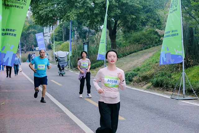 龙马潭区松滩湖畔,这场欢乐跑“嗨”翻了!!(图22) 21.jpg