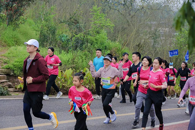 龙马潭区松滩湖畔,这场欢乐跑“嗨”翻了!!(图25) 24.jpg