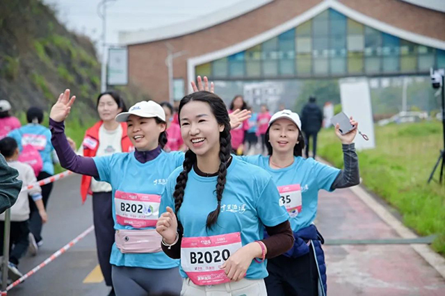 龙马潭区松滩湖畔,这场欢乐跑“嗨”翻了!!(图26) 25.jpg