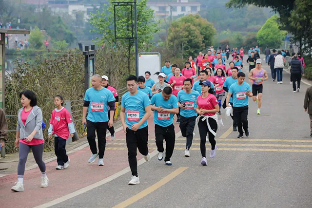 龙马潭区松滩湖畔,这场欢乐跑“嗨”翻了!!(图30) 29.jpg