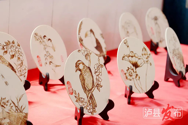 木板上作画,葫芦上生花,泸县这个烙画社团超有趣(图5) 640-(4).jpg