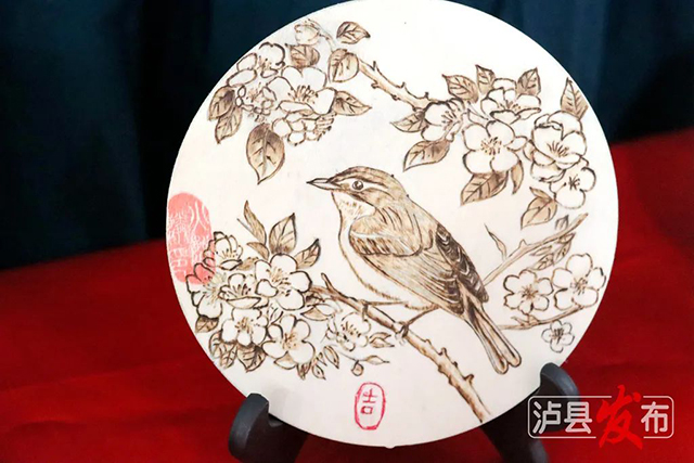 木板上作画,葫芦上生花,泸县这个烙画社团超有趣(图10) 640-(9).jpg