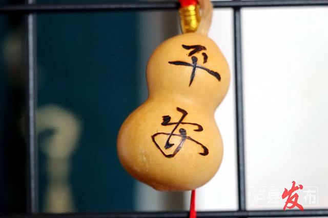 木板上作画,葫芦上生花,泸县这个烙画社团超有趣(图12) 640-(11).jpg