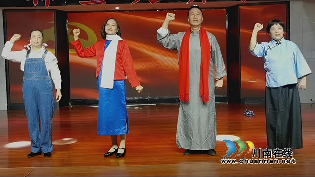 多才多艺的退休教师为寿星祝寿 (6).jpg