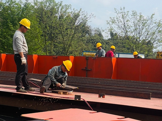 泸州首艘纯LNG动力集散两用船开工建造(图2) 2.jpg