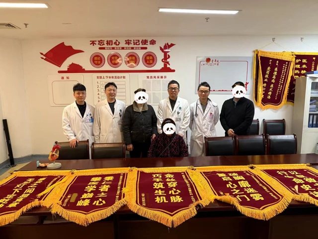 微创“换心门”解决“小”问题，77岁婆婆送来5面锦旗！