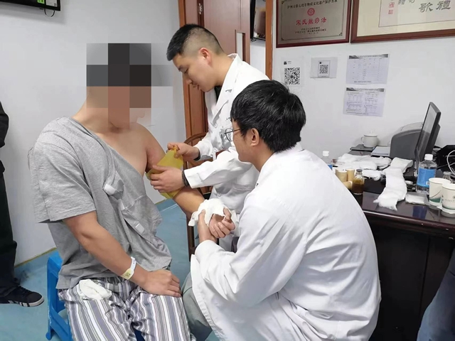 【围观】男子掰手腕,骨折了……(图3) 骨折3.jpg