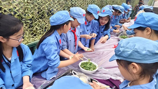 一校一景 | 没有课本的周五 泸州这群学生去了这个神秘基地(图6) 6.jpg