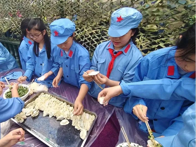 一校一景 | 没有课本的周五 泸州这群学生去了这个神秘基地(图7) 7.jpg