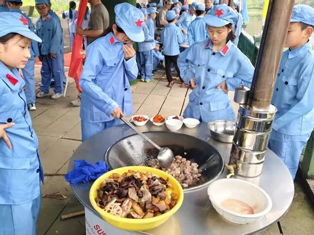 一校一景 | 没有课本的周五 泸州这群学生去了这个神秘基地(图8) 8.jpg