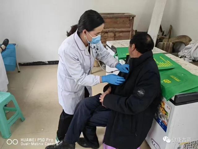 高铁乘客突发急症 古蔺医生出手救人