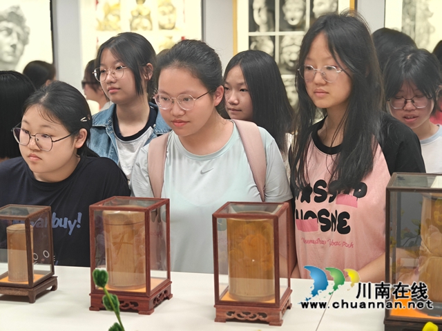 生参观2.jpg